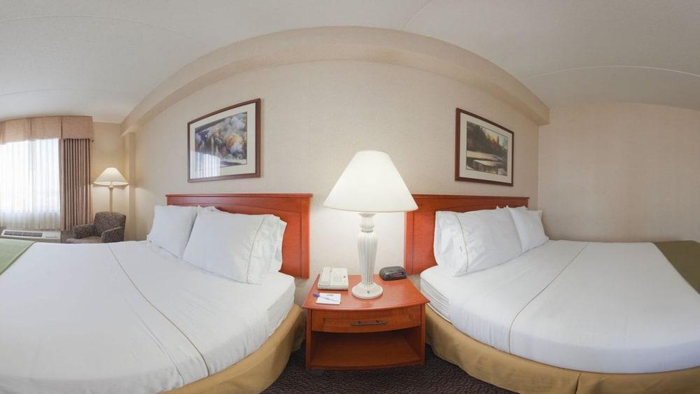 Holiday Inn Express Hotel & Suites Coralville By Ihg Exterior foto