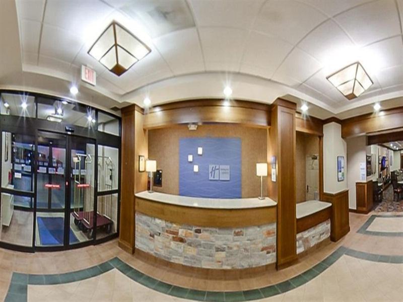 Holiday Inn Express Hotel & Suites Coralville By Ihg Exterior foto