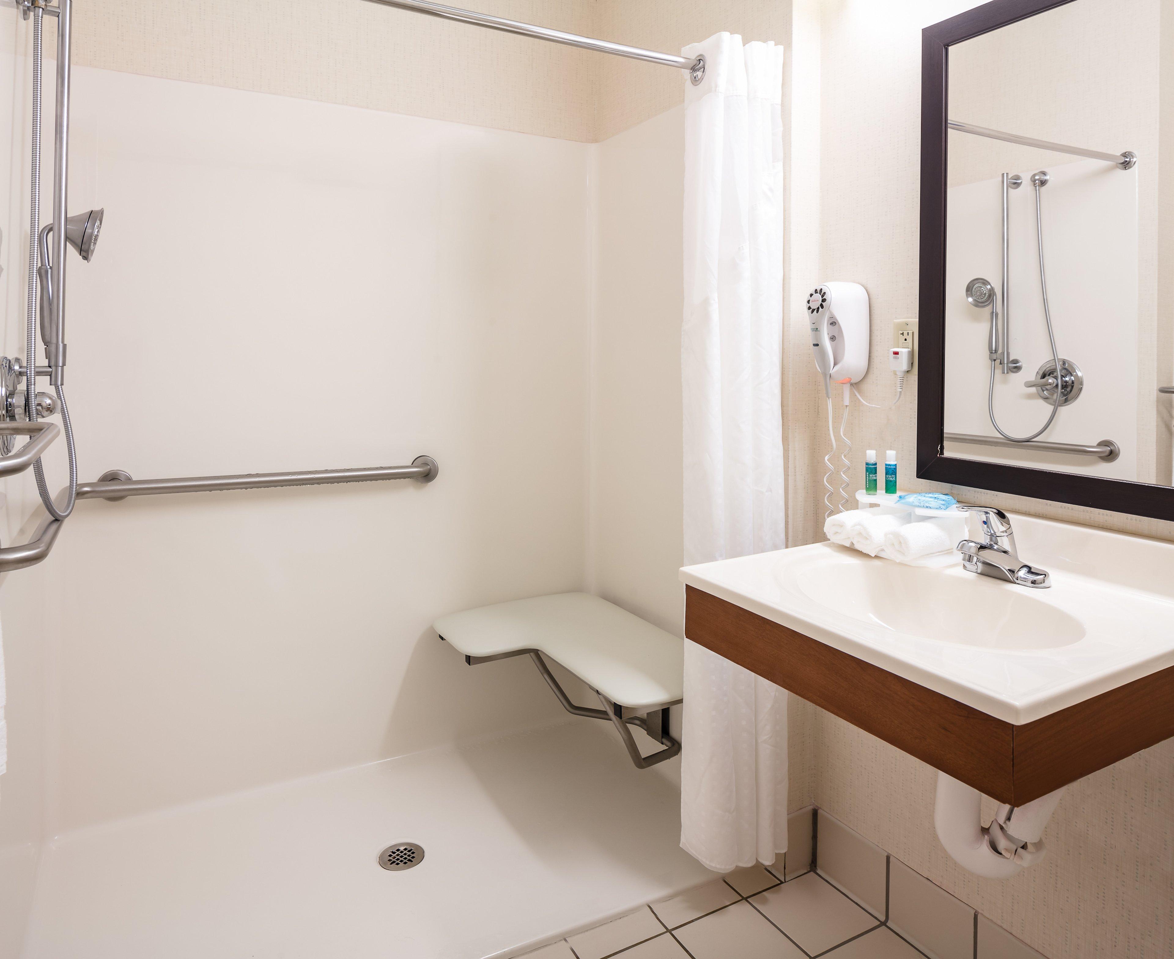 Holiday Inn Express Hotel & Suites Coralville By Ihg Exterior foto