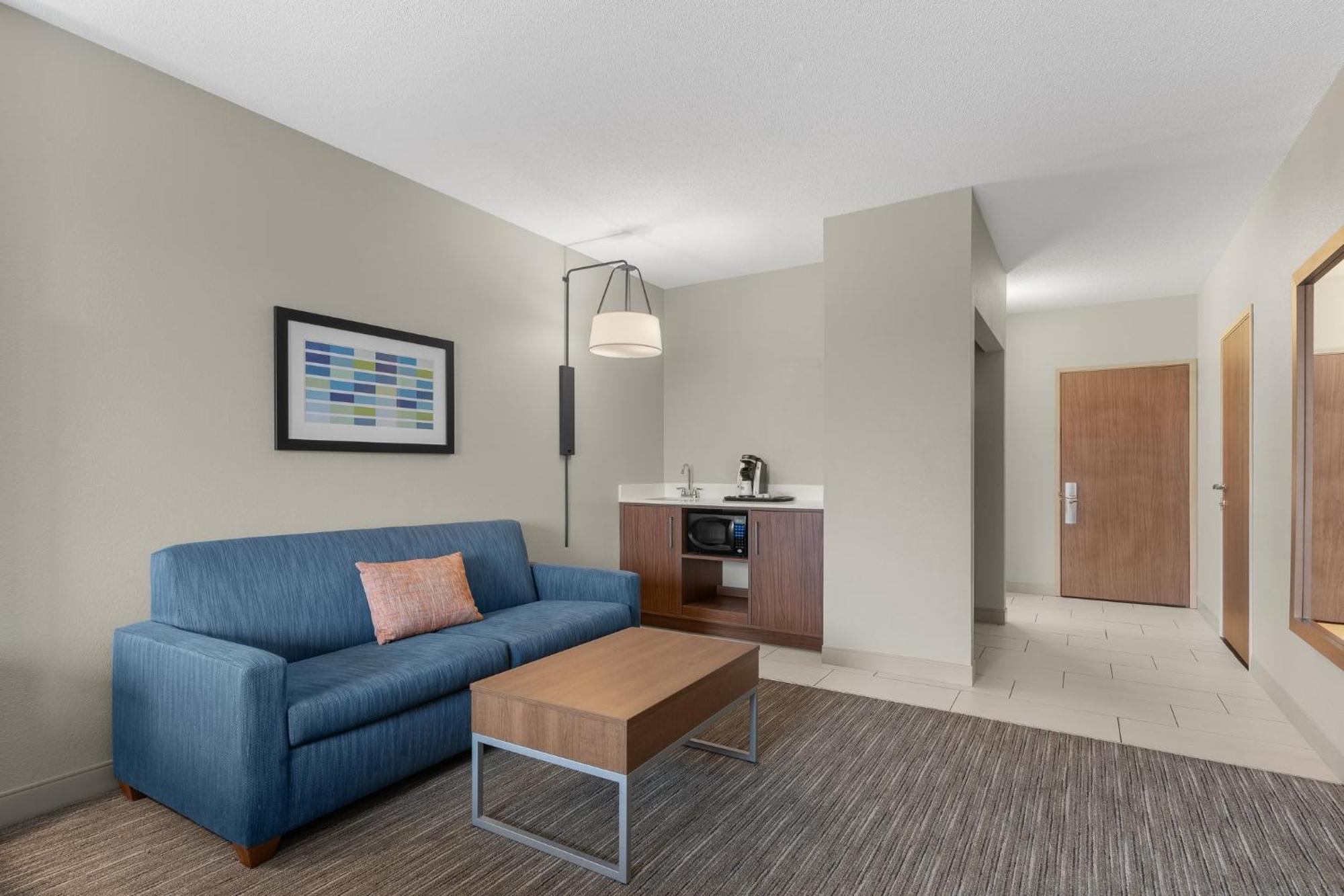 Holiday Inn Express Hotel & Suites Coralville By Ihg Exterior foto