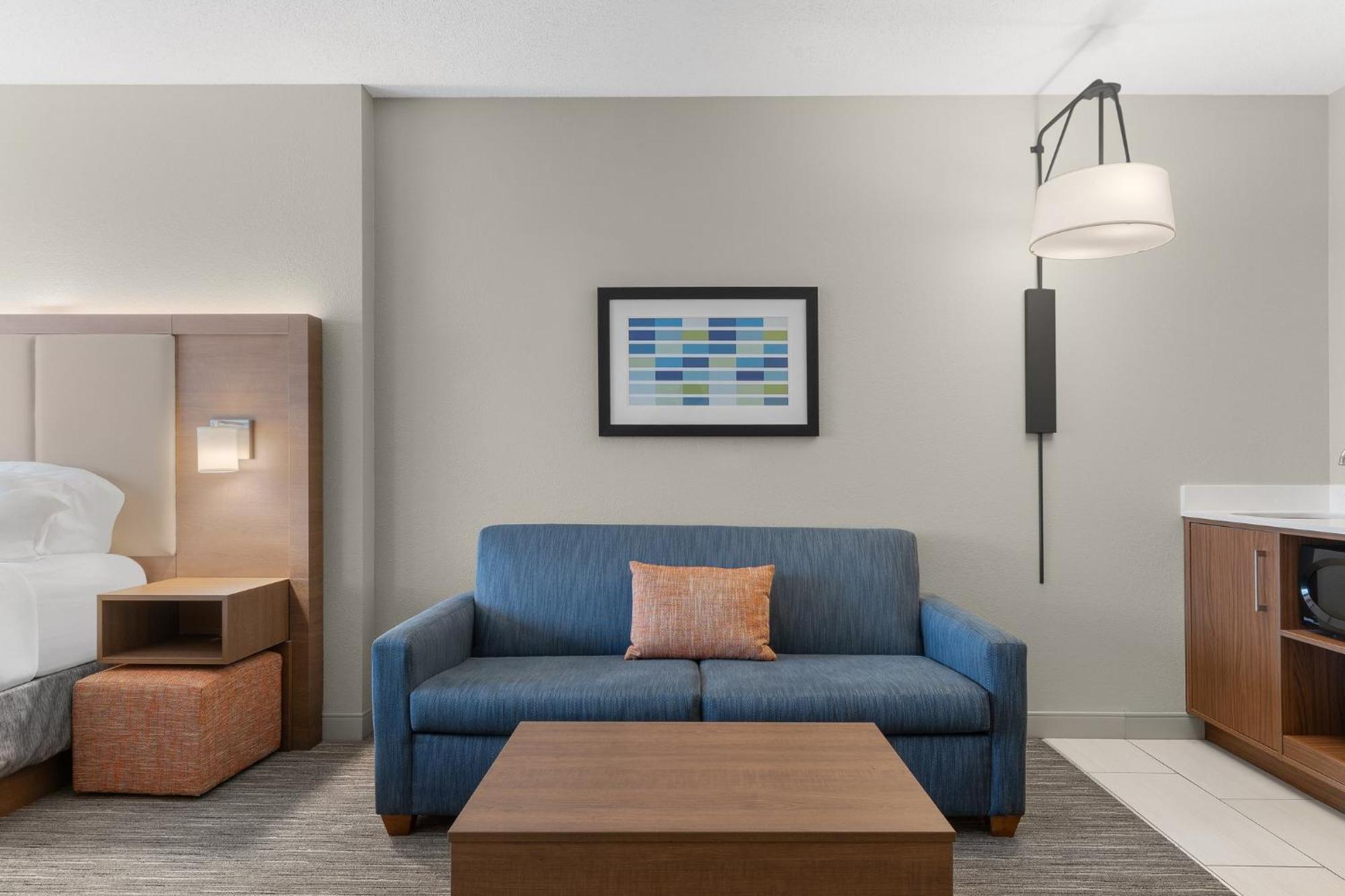 Holiday Inn Express Hotel & Suites Coralville By Ihg Exterior foto