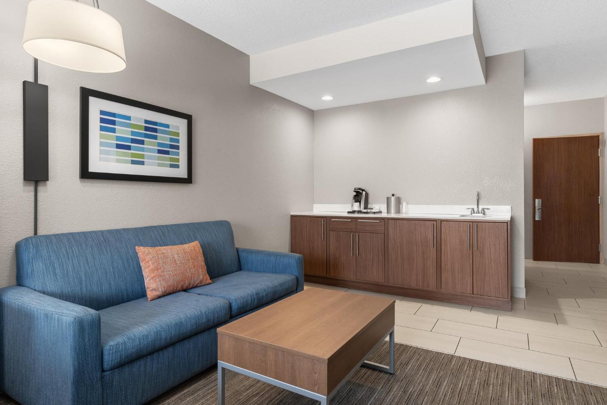 Holiday Inn Express Hotel & Suites Coralville By Ihg Exterior foto