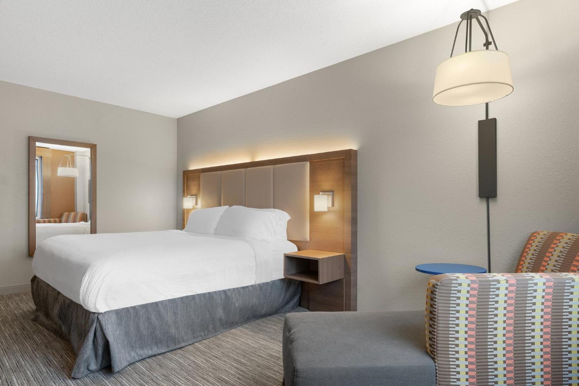Holiday Inn Express Hotel & Suites Coralville By Ihg Exterior foto