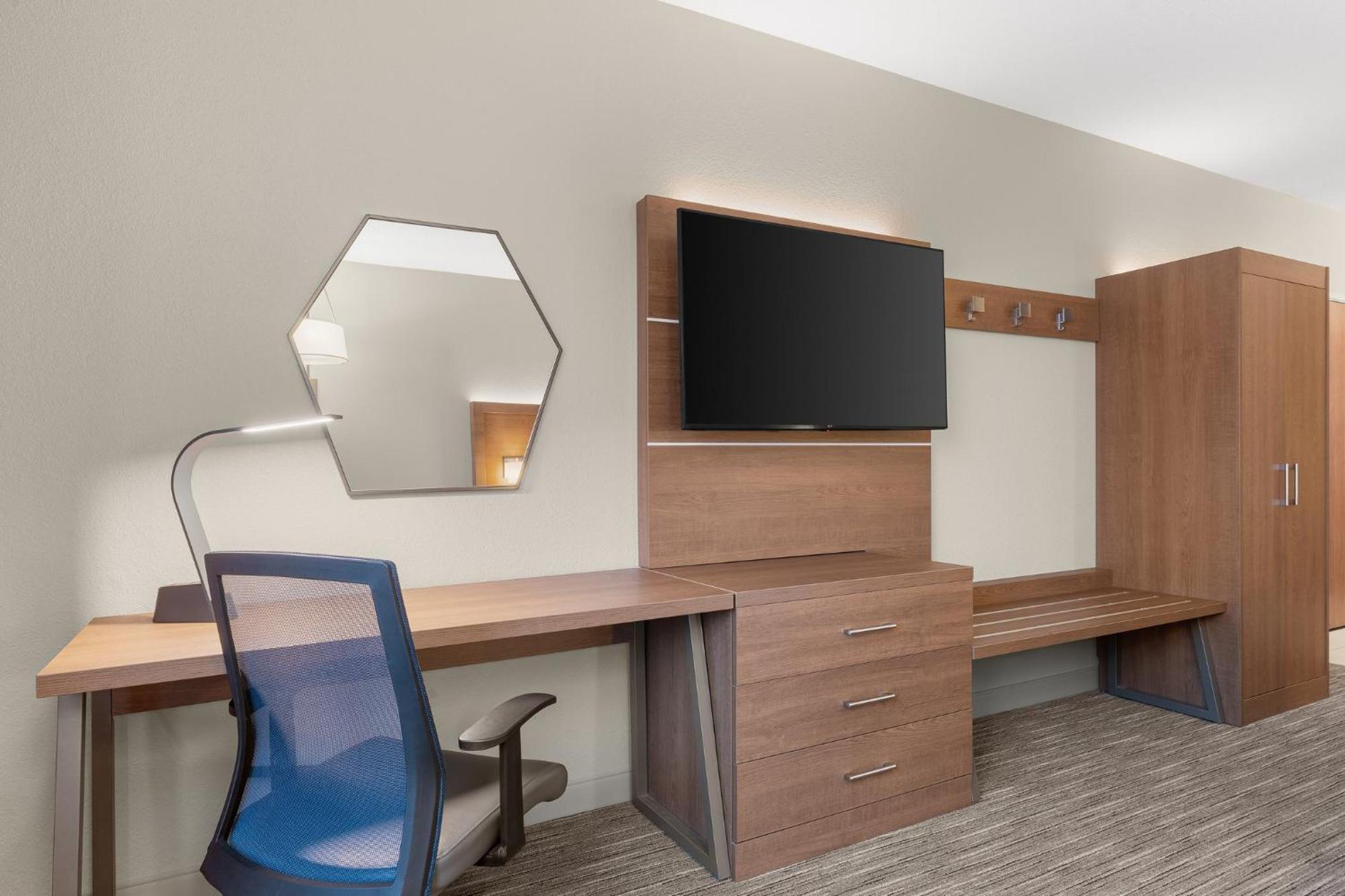 Holiday Inn Express Hotel & Suites Coralville By Ihg Exterior foto