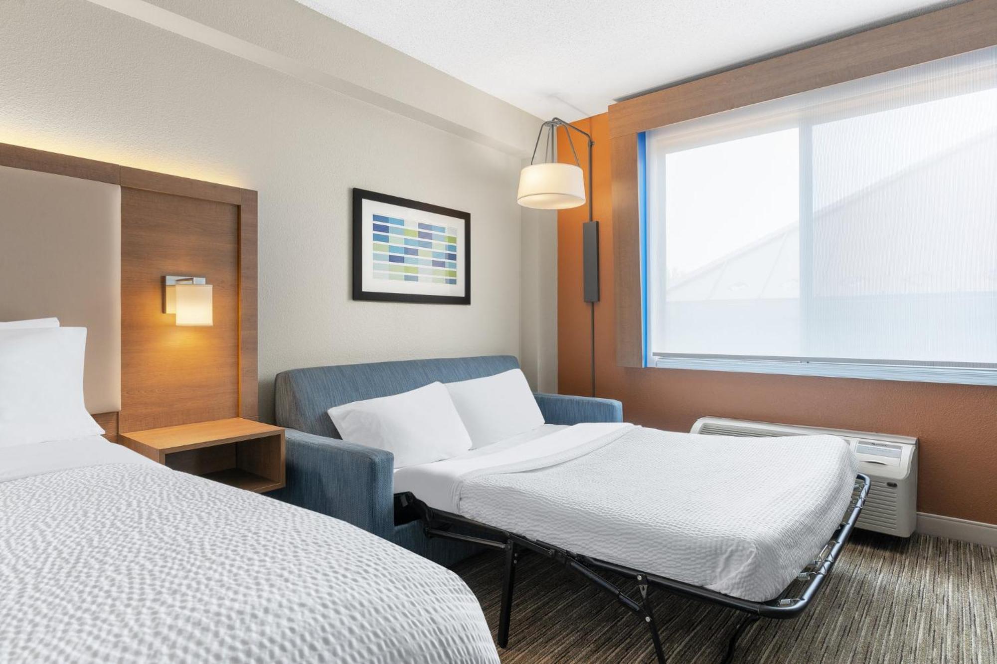 Holiday Inn Express Hotel & Suites Coralville By Ihg Exterior foto