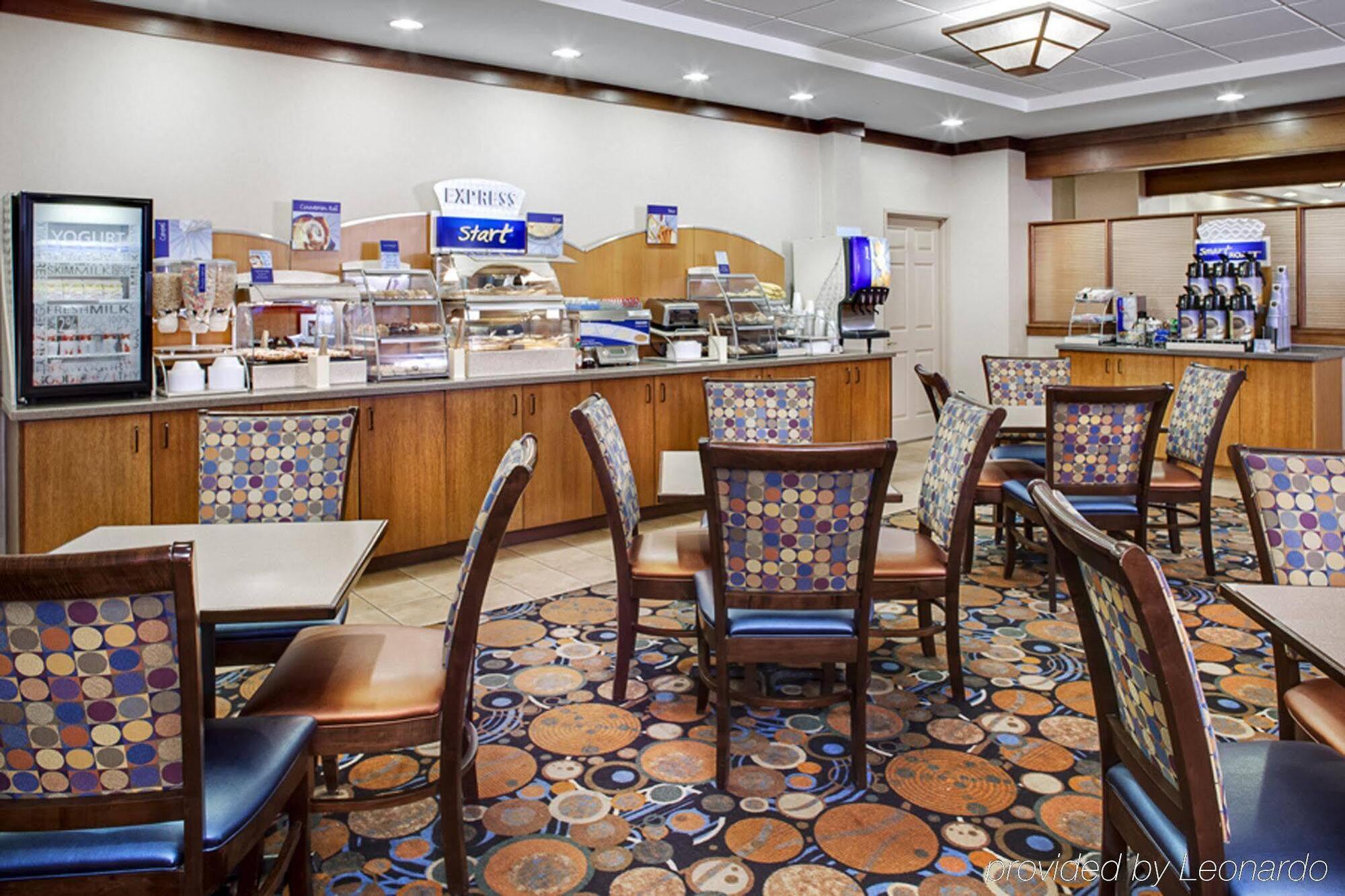 Holiday Inn Express Hotel & Suites Coralville By Ihg Exterior foto